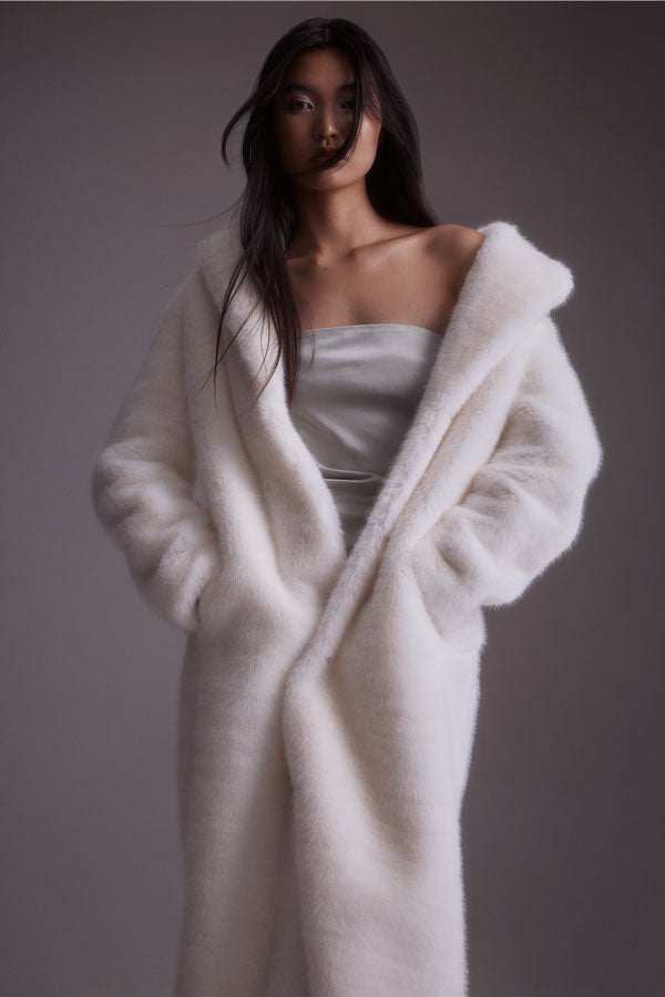 What to Wear Over a Formal Dress in Winter Unreal fur What to Wear Over a Formal Dress in Winter Unreal fur